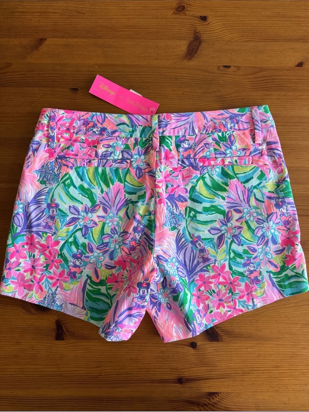 Lilly Pulitzer x Disney short - Picture 2 of 3